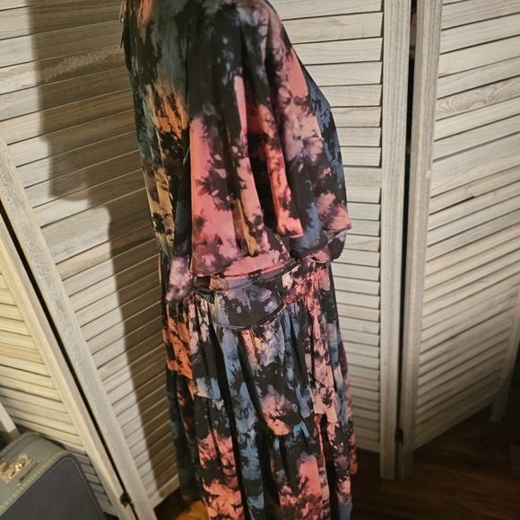 Gorgeous Torrid lined Dress with pockets. - Picture 3 of 9